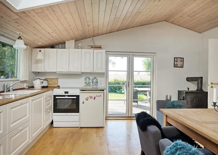 Tranquil Retreat - By Traum Idestrup